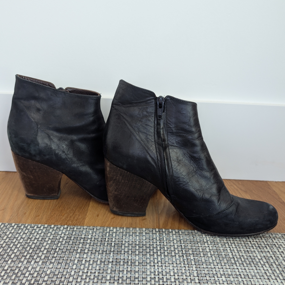 Coclico Women's Black Leather Ankle Boots